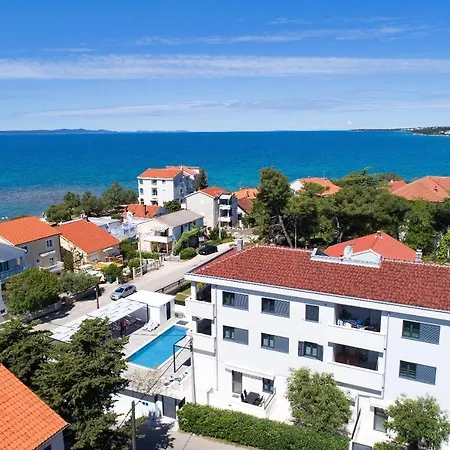 Apartment Eta *
